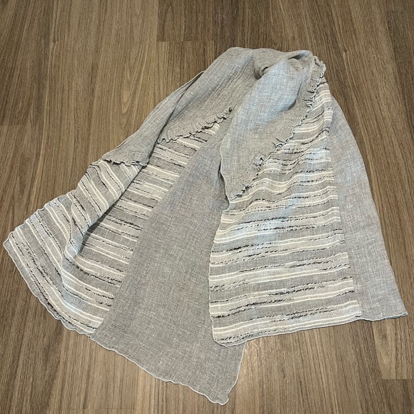 Authentic Italian Linen Ruffle Scarf - Picture 1 of 6